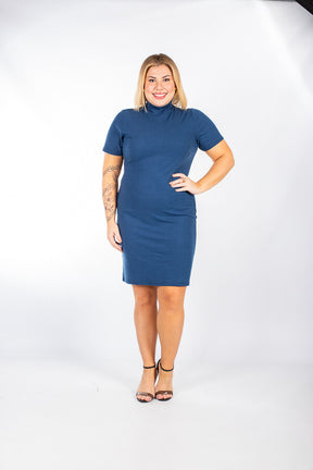 Vestido Azul Tubinho com Golinha e Manga Plus Size