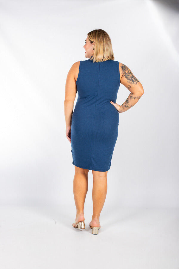 Vestido Azul Tubinho Regata com Golinha Plus Size