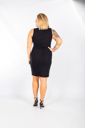 Vestido Preto Tubinho Regata com Golinha Plus Size