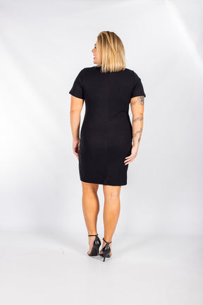 Vestido Preto Tubinho com Manga Plus Size